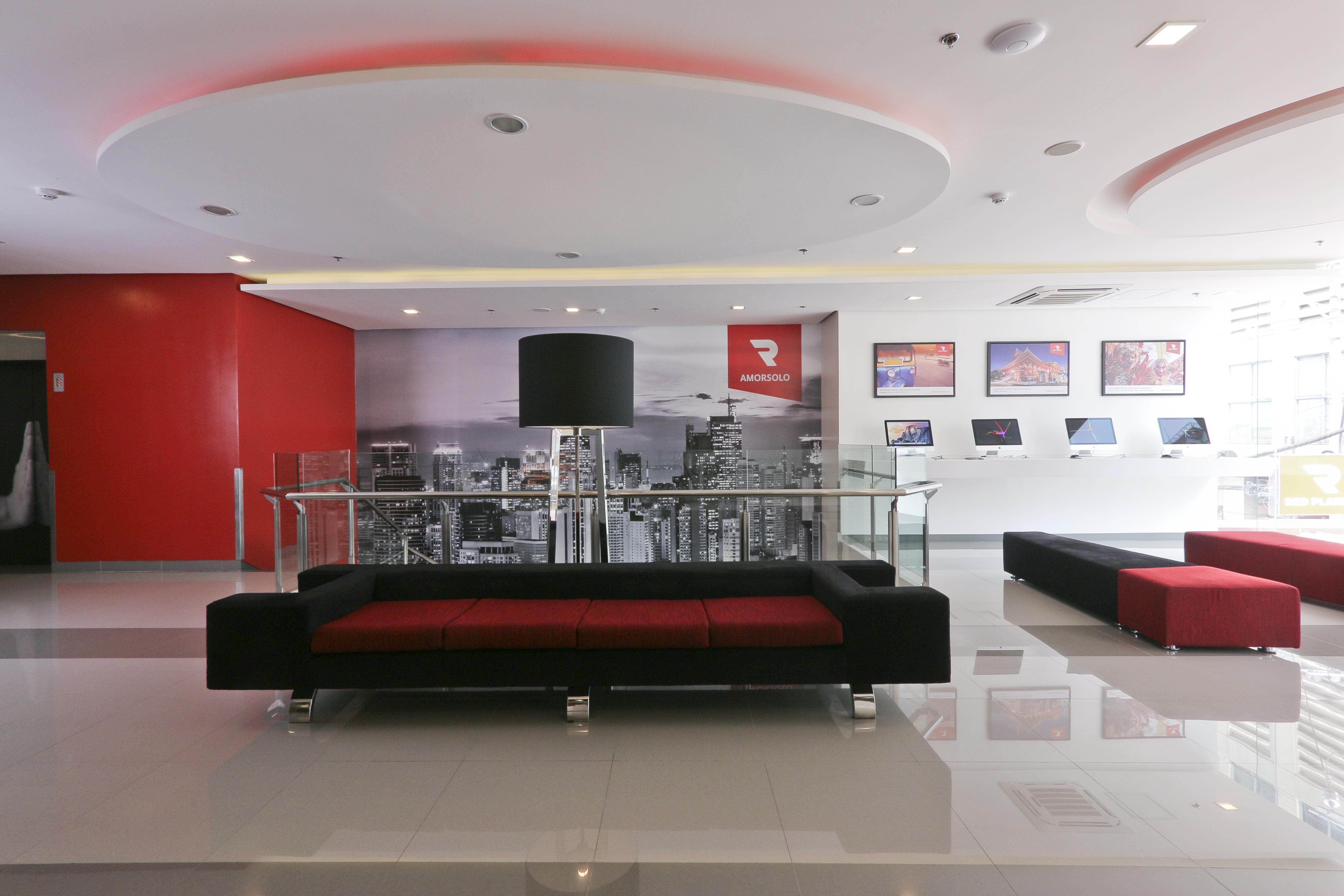 Red Planet Makati Amorsolo Makati City Exterior photo