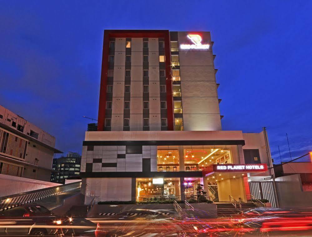 Red Planet Makati Amorsolo Makati City Exterior photo