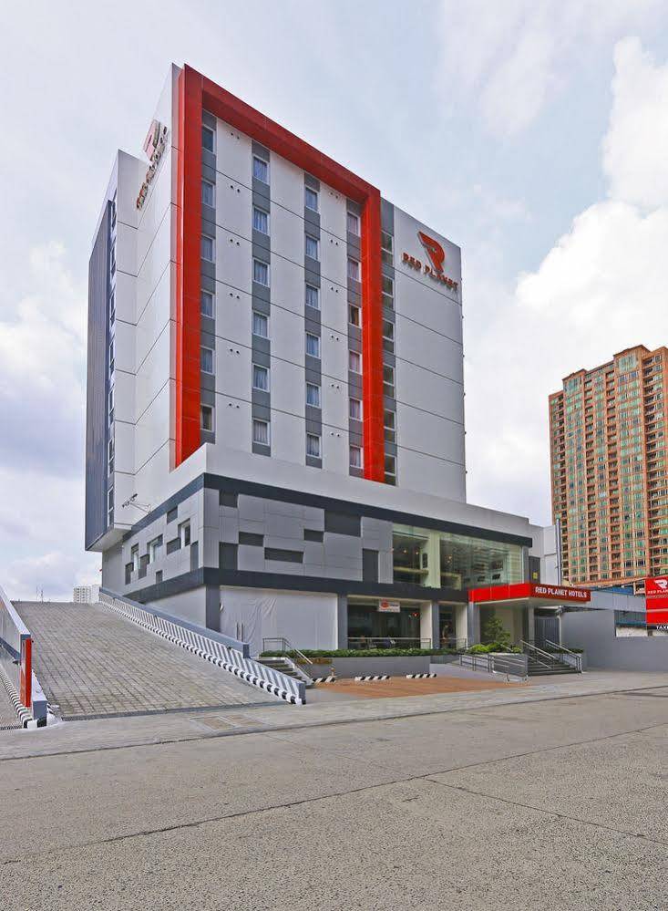 Red Planet Makati Amorsolo Makati City Exterior photo
